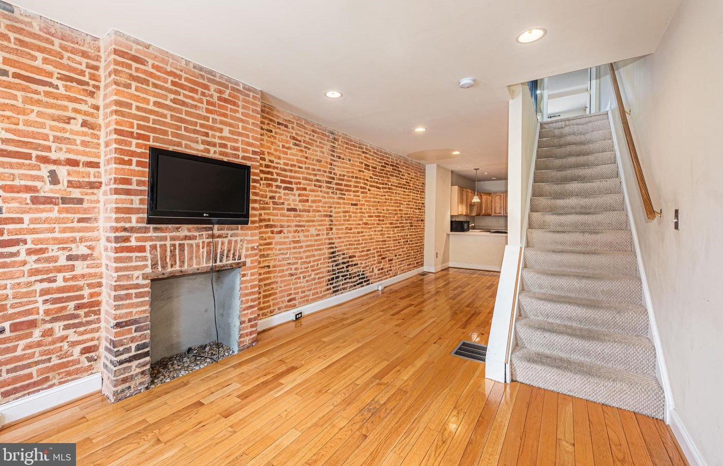 1722 Hanover St, Baltimore, MD 21230-4814
