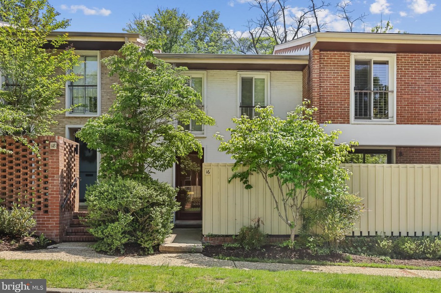 16 Bouton Green Ct, Baltimore, MD 21210-1503