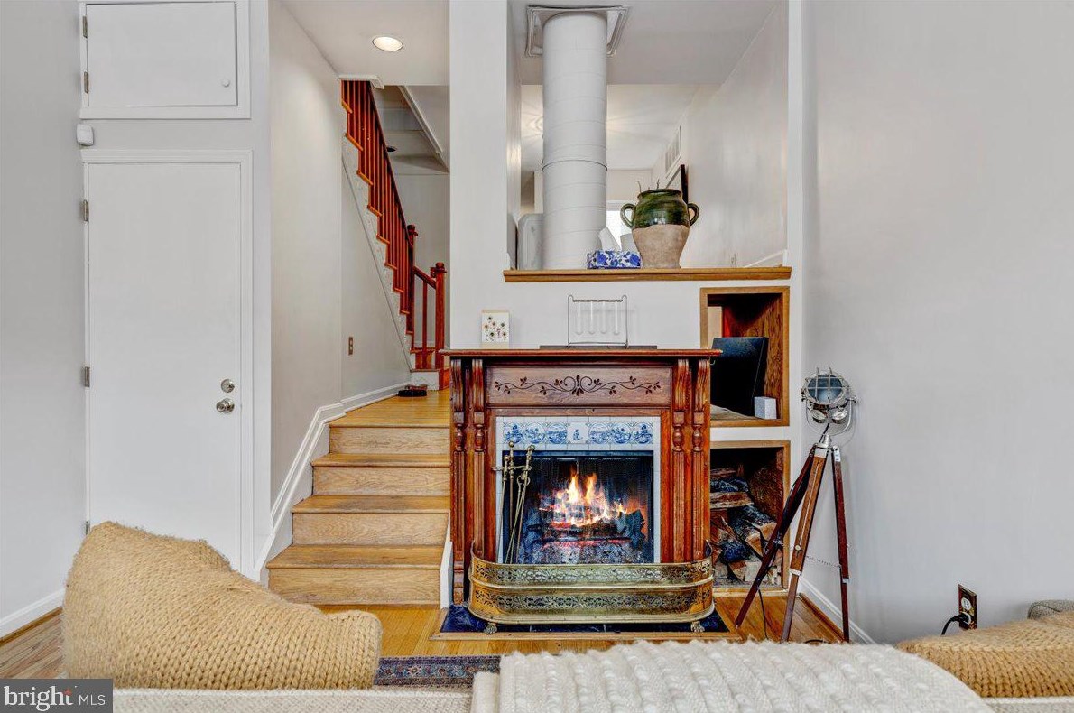 723 Hanover St, Baltimore MD  21230-3832 exterior