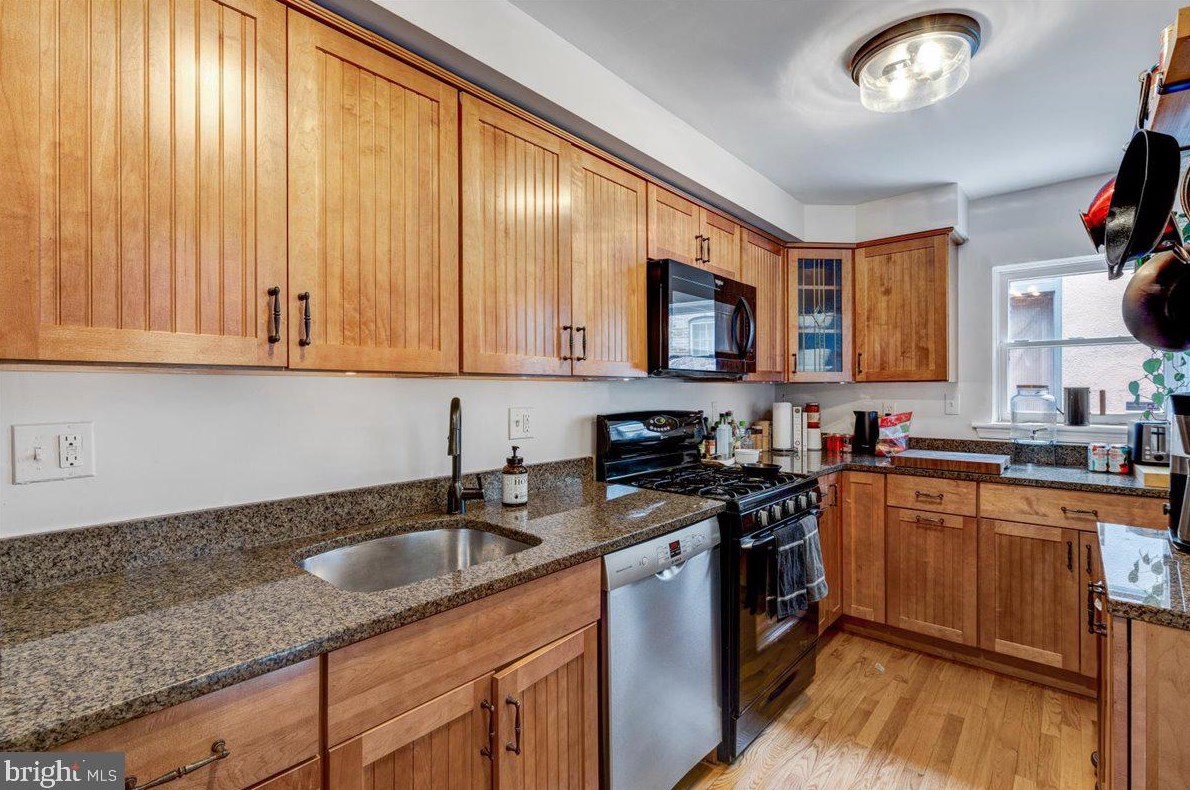 723 Hanover St, Baltimore MD  21230-3832 exterior