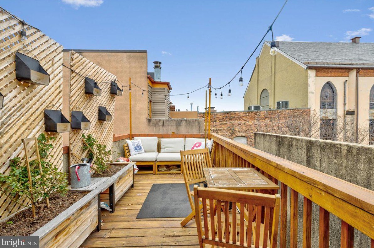 723 Hanover St, Baltimore MD  21230-3832 exterior