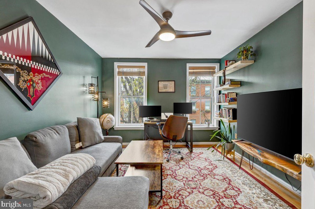 723 Hanover St, Baltimore MD  21230-3832 exterior