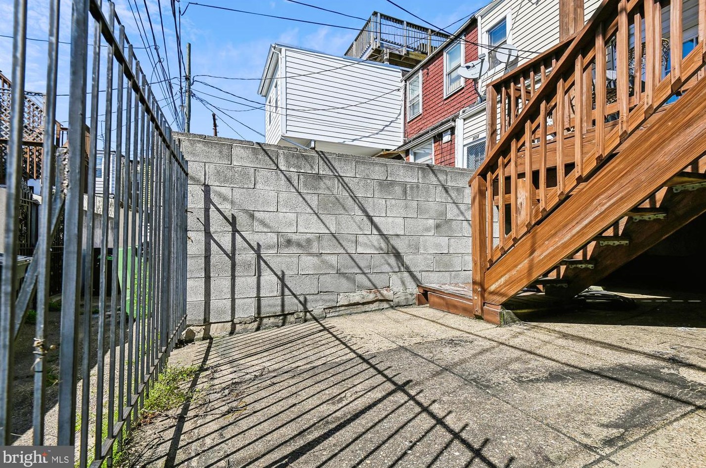 806 Streeper St, Baltimore MD  21224-1725 exterior