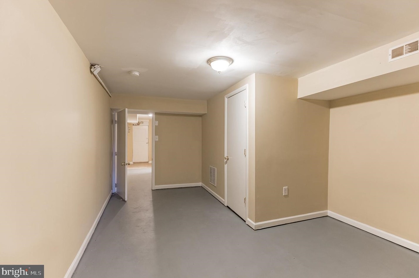 3014 Clifton Park Ter, Baltimore MD  21213-1136 exterior