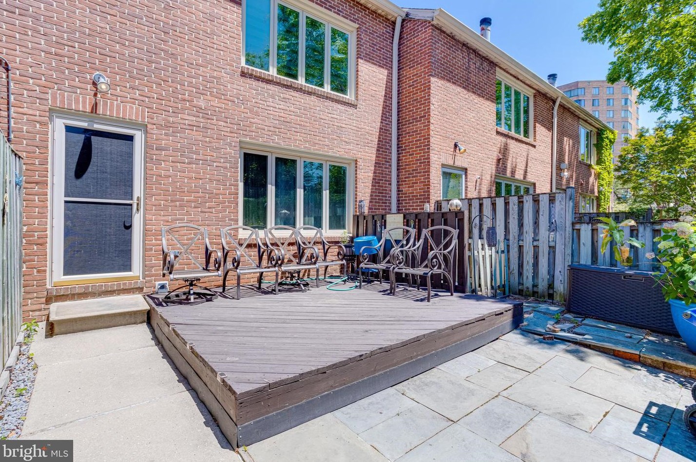 1208 Linden Grn, Baltimore MD 21217-3600 exterior