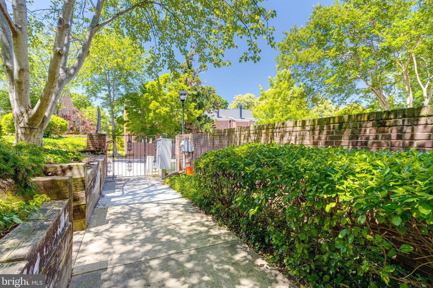 1208 Linden Grn, Baltimore MD 21217-3600 exterior