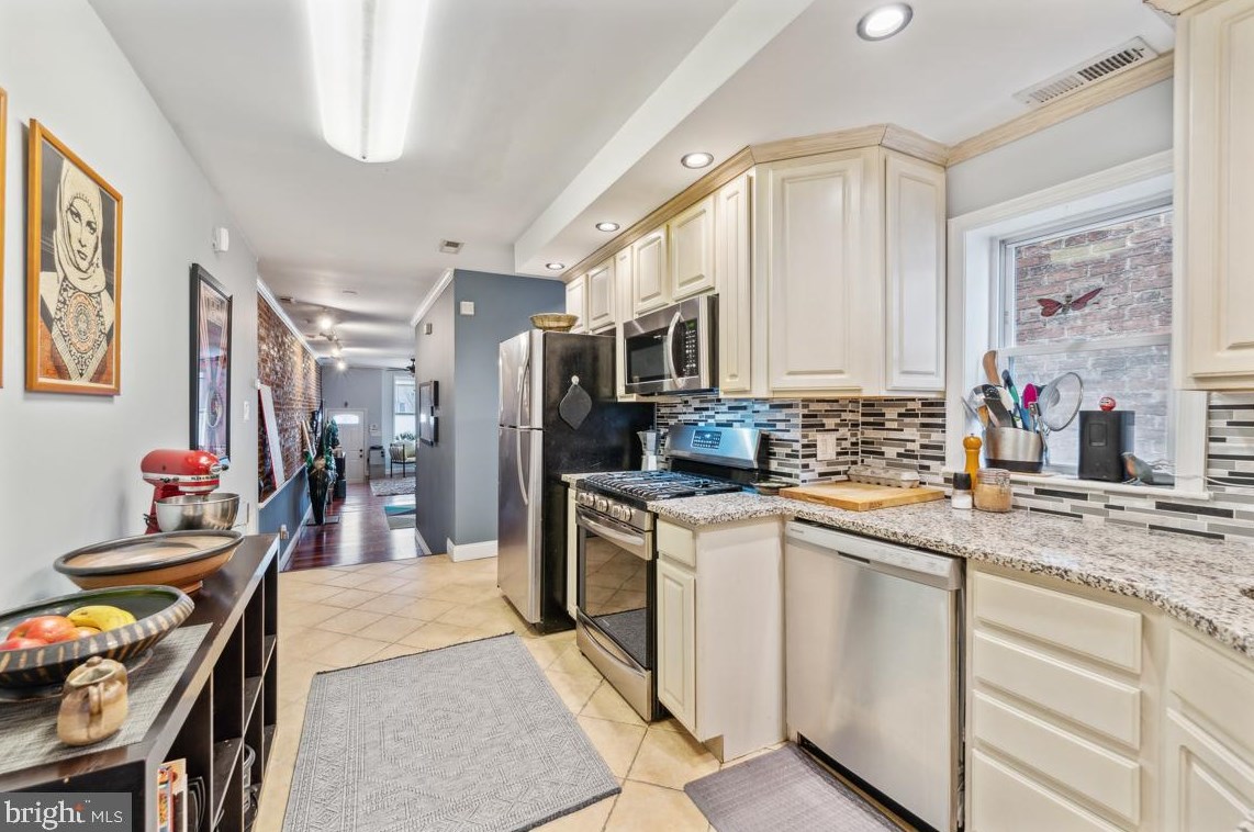 2736 Huntingdon Ave, Baltimore MD  21211-3012 exterior