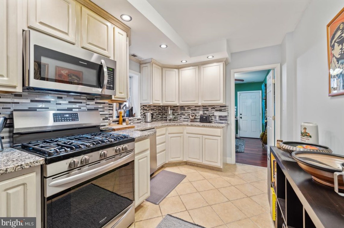 2736 Huntingdon Ave, Baltimore MD  21211-3012 exterior