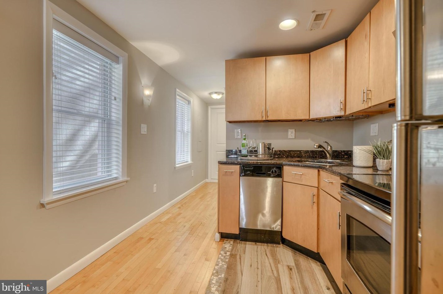 39 Arlington Ave, Baltimore MD  21223-2616 exterior