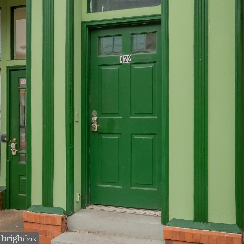 422 Franklin St, Baltimore, MD 21201-1829
