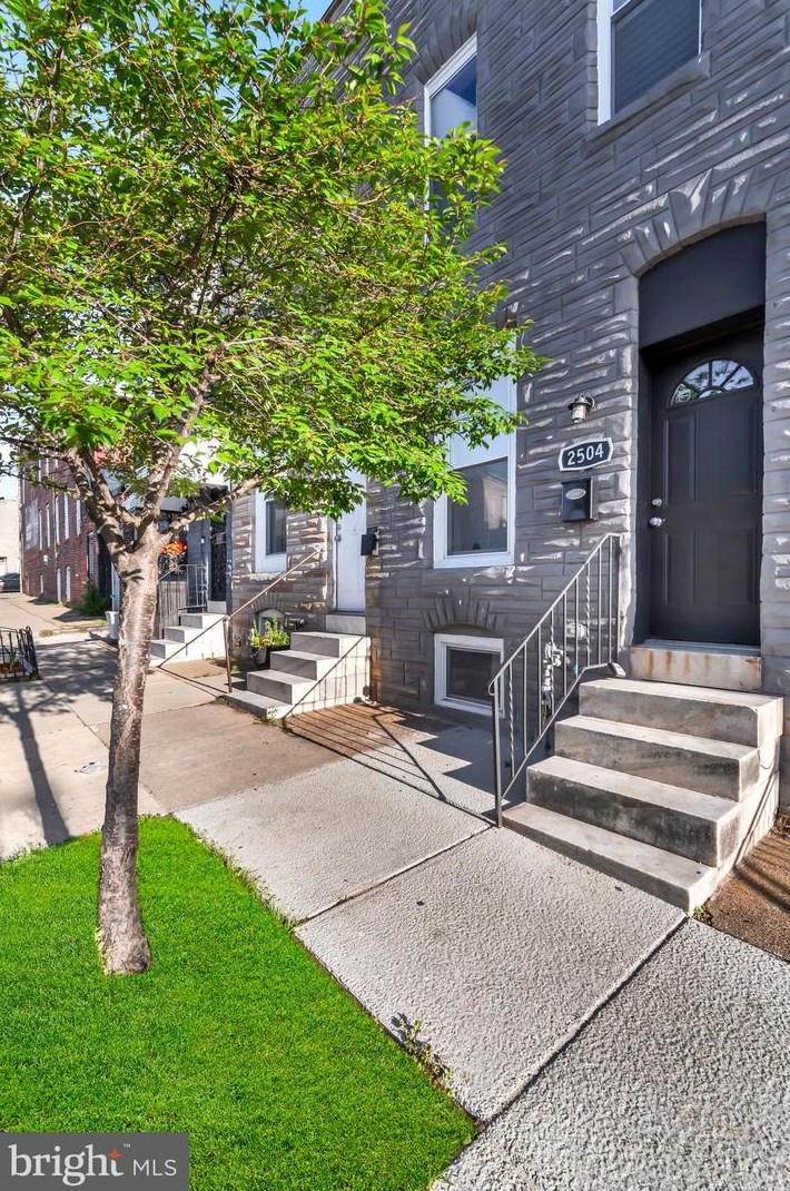 2504 Madison St, Baltimore MD  21205-1702 exterior