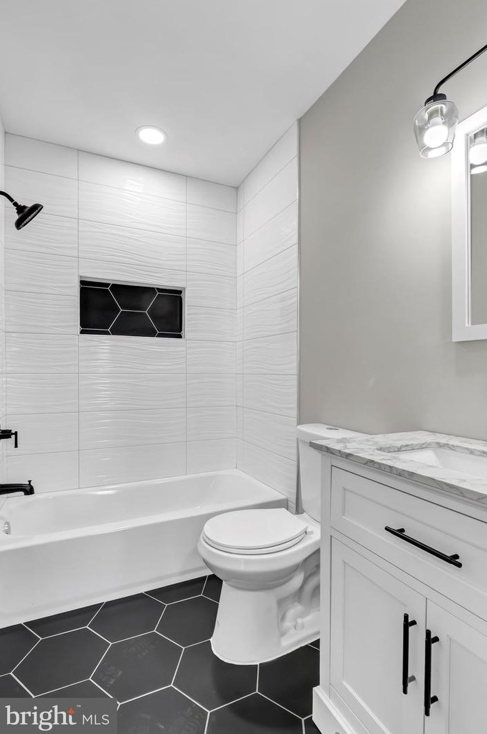 2504 Madison St, Baltimore MD  21205-1702 exterior