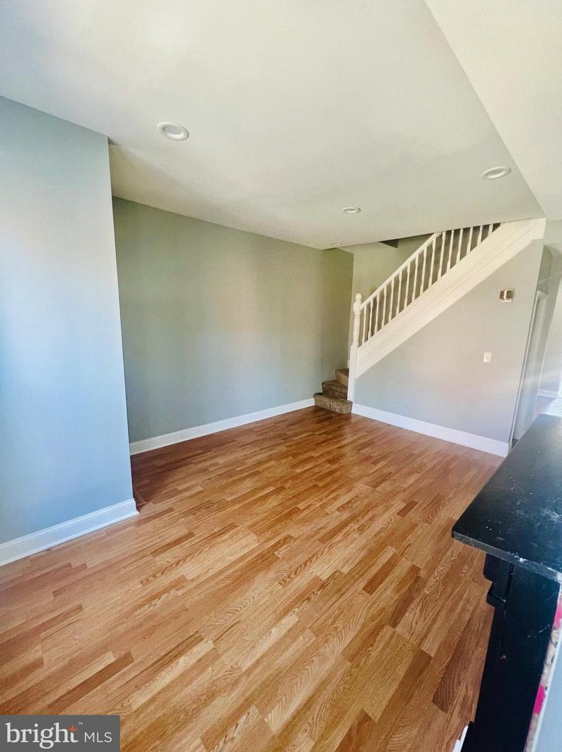 1217 Oliver St, Baltimore, MD 21202-5721