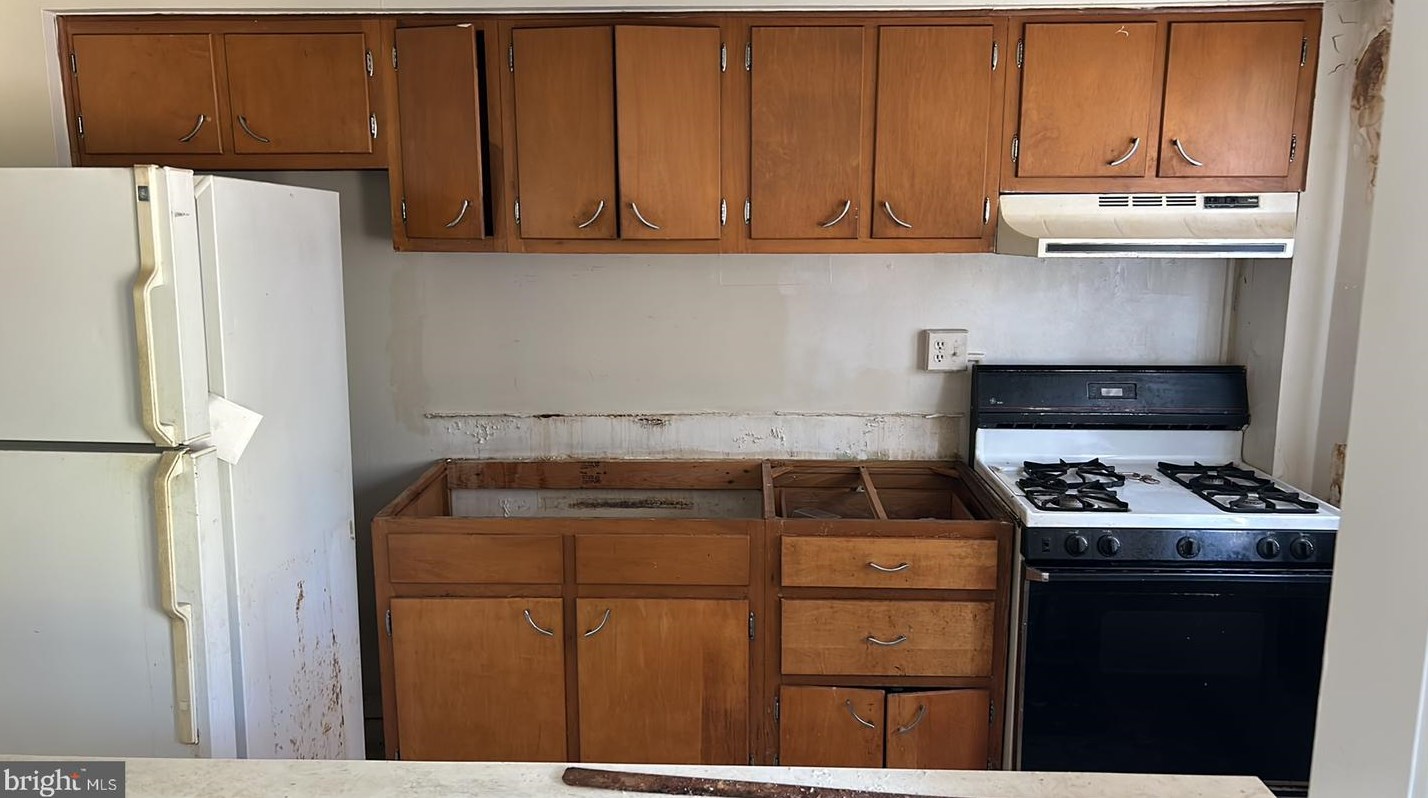 528 Random Rd, Baltimore, MD 21229-3930