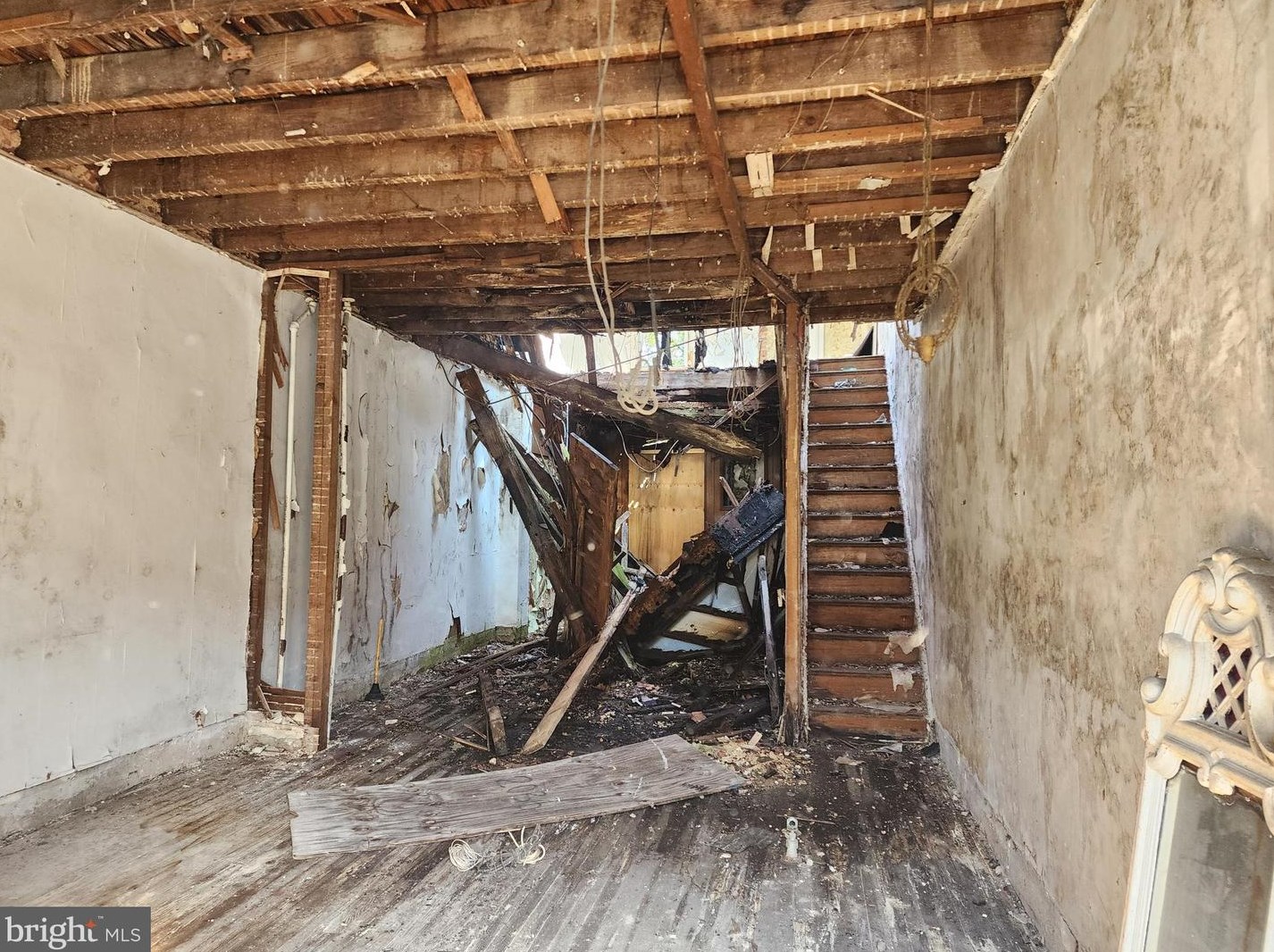 2036 Robb St, Baltimore, MD 21218-6336