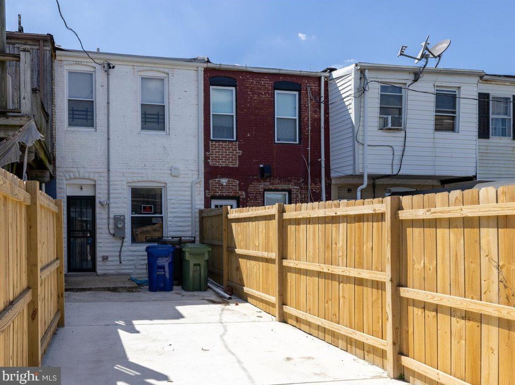 29 Kresson St, Baltimore MD 21224-1710 exterior