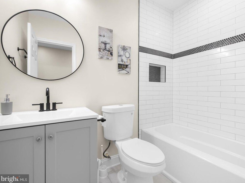 29 Kresson St, Baltimore MD 21224-1710 exterior