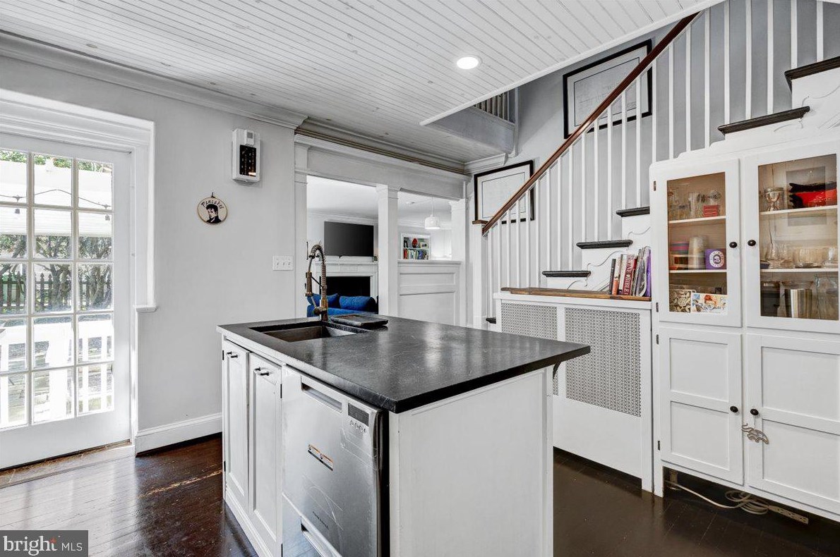 311 Wendover Rd, Baltimore MD  21218-1128 exterior