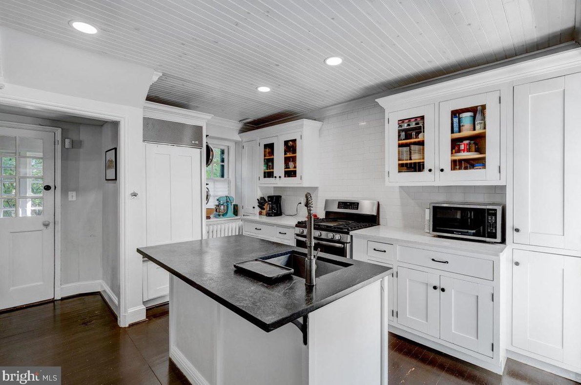 311 Wendover Rd, Baltimore MD  21218-1128 exterior