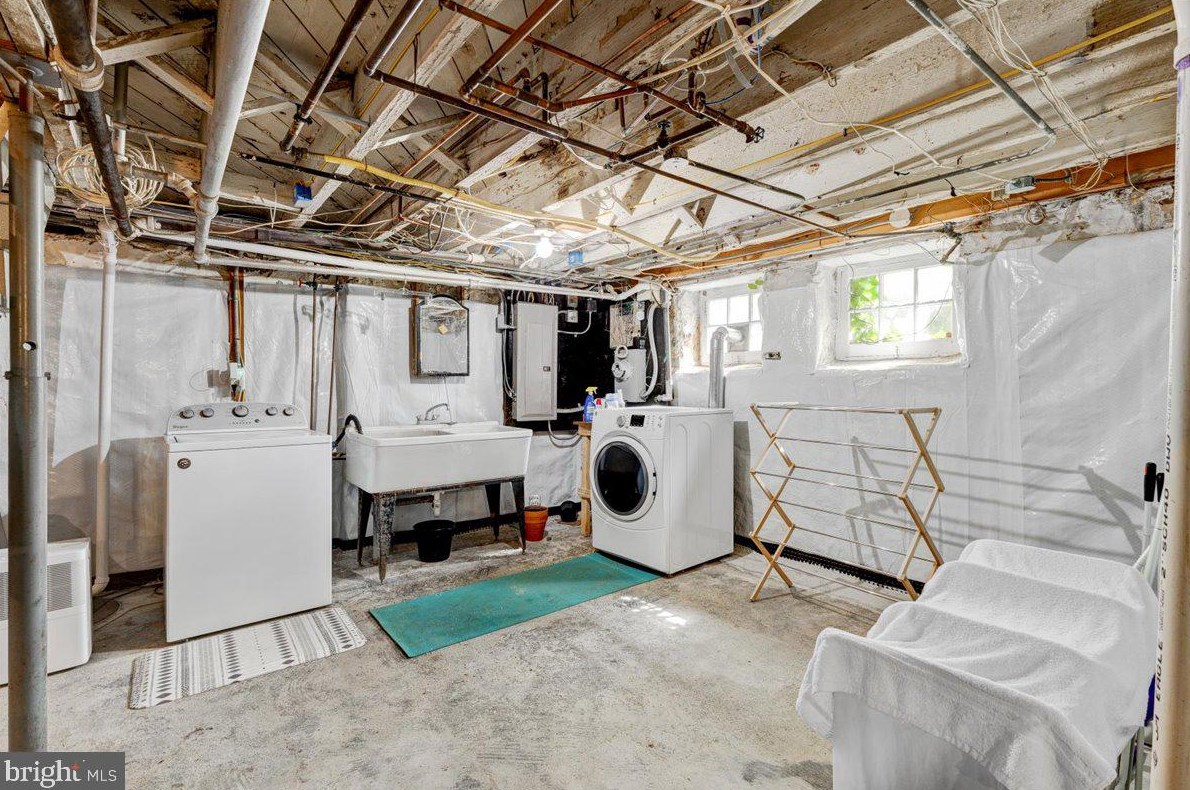 311 Wendover Rd, Baltimore MD  21218-1128 exterior