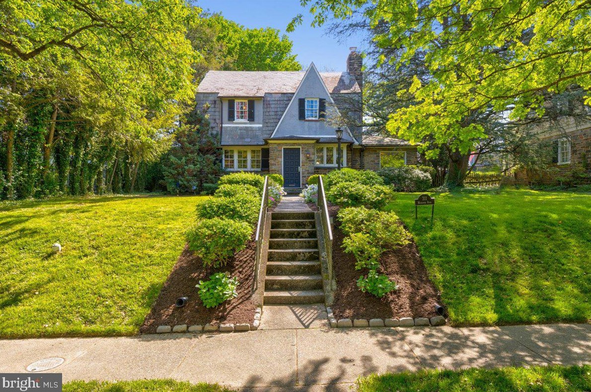 311 Wendover Rd, Baltimore, MD 21218-1128