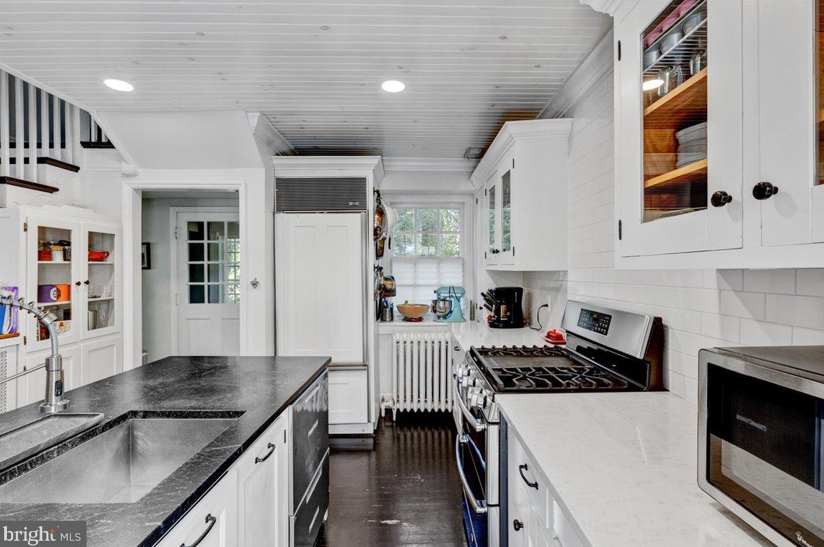 311 Wendover Rd, Baltimore MD  21218-1128 exterior