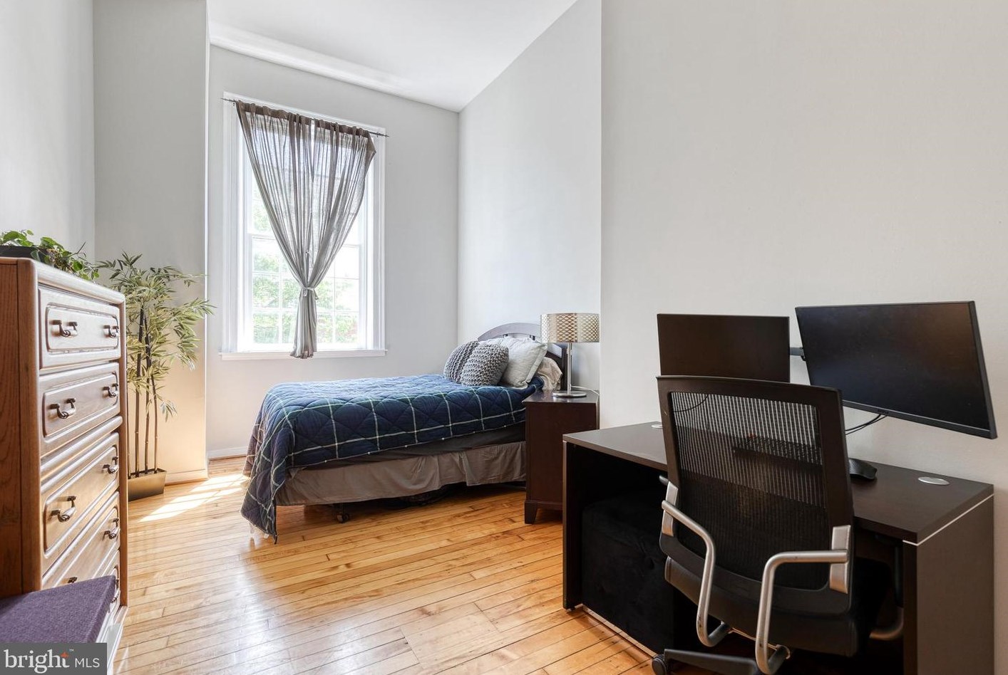 829 Sharp St, Baltimore MD 21201-2413 exterior