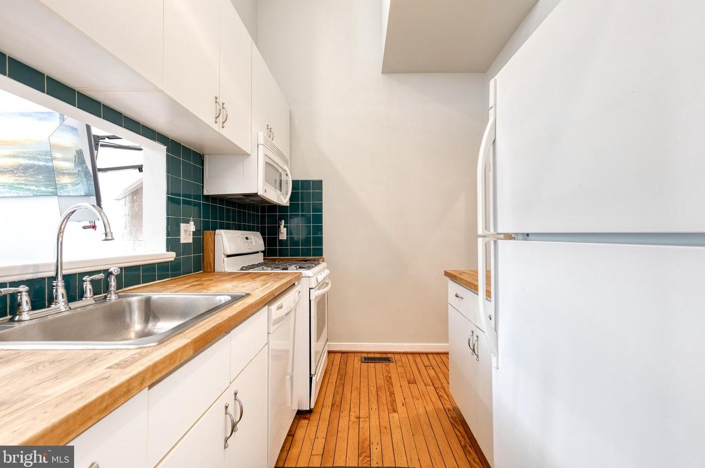 829 Sharp St, Baltimore MD 21201-2413 exterior