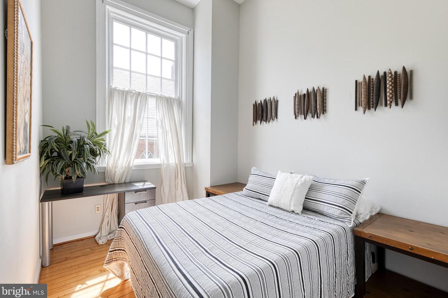 829 Sharp St, Baltimore MD 21201-2413 exterior