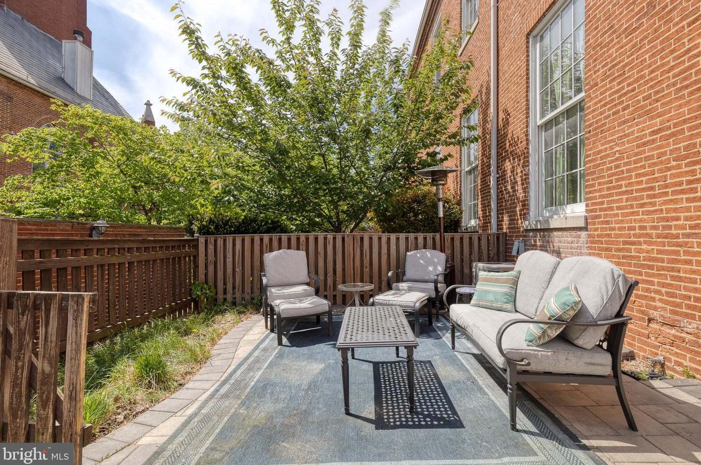 829 Sharp St, Baltimore MD 21201-2413 exterior