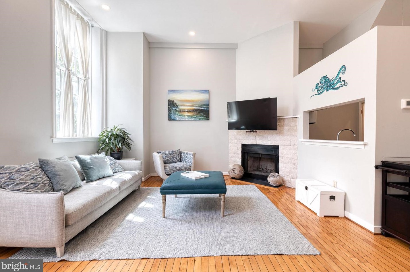 829 Sharp St, Baltimore MD 21201-2413 exterior