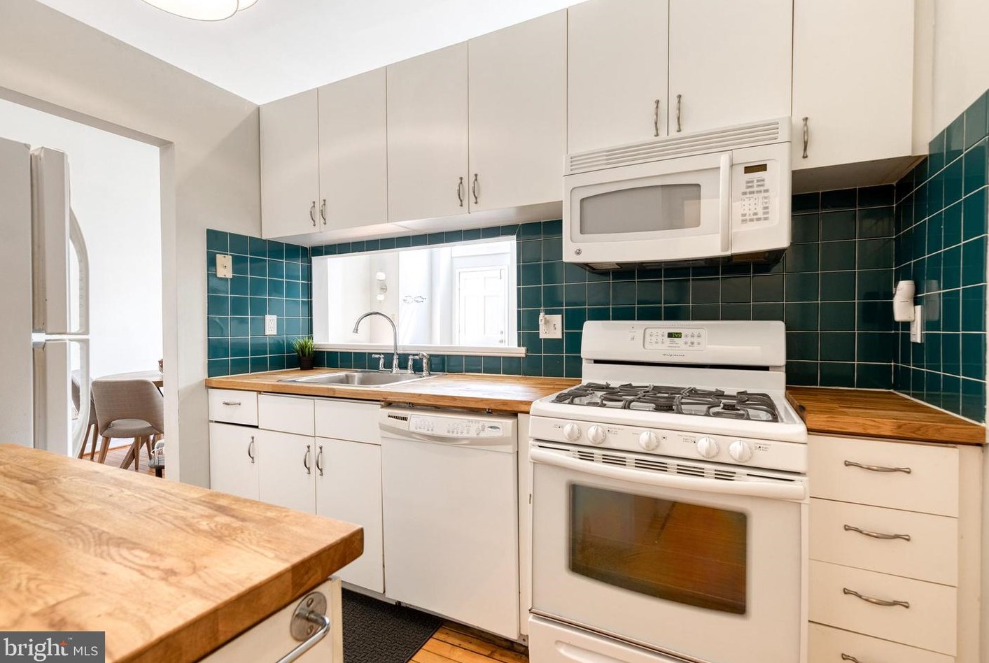 829 Sharp St, Baltimore MD 21201-2413 exterior