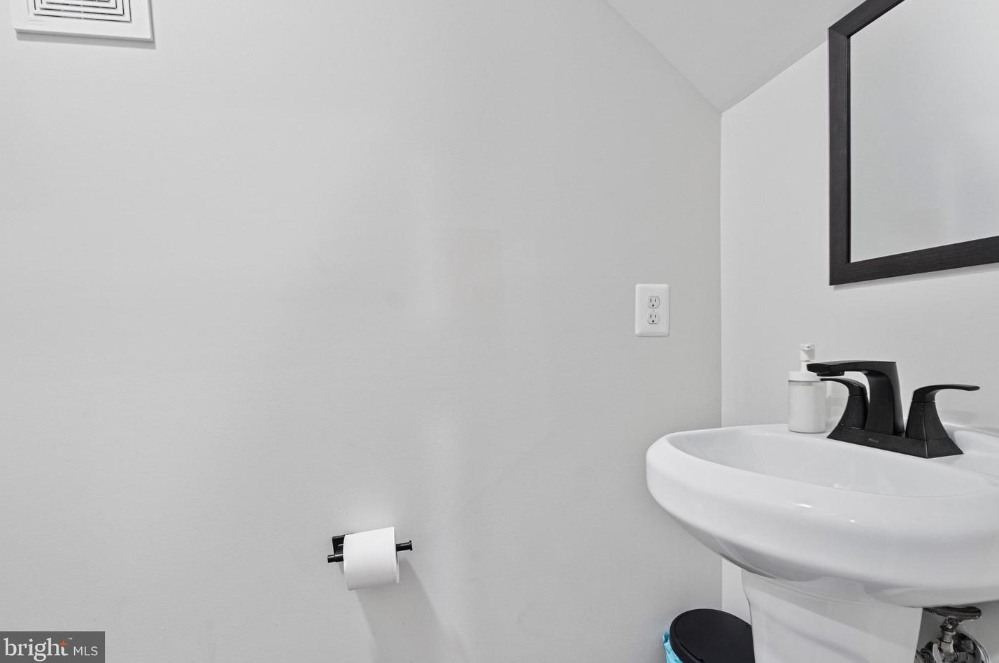 504 Madeira St, Baltimore MD  21205-1607 exterior