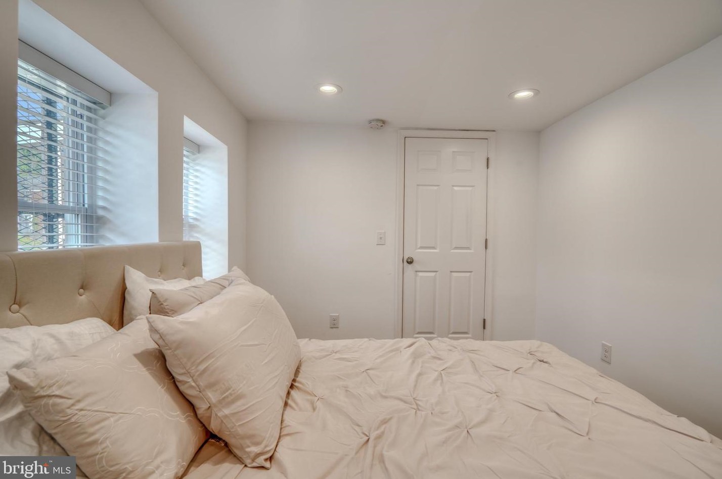 646 Augusta Ave, Baltimore MD  21229-1801 exterior