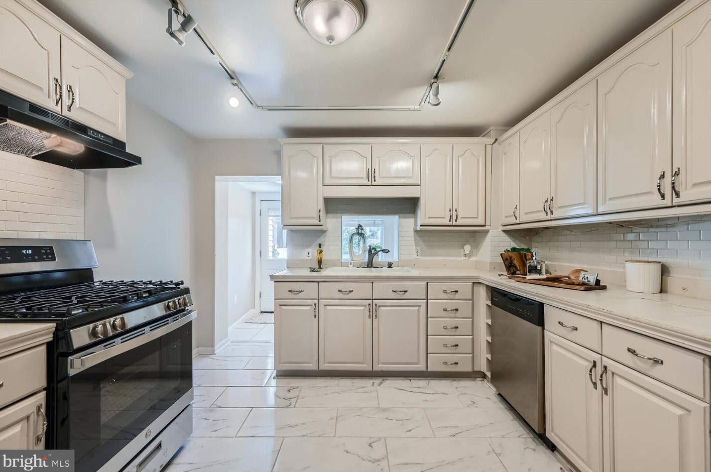 9 Heath St, Baltimore MD  21230-4815 exterior