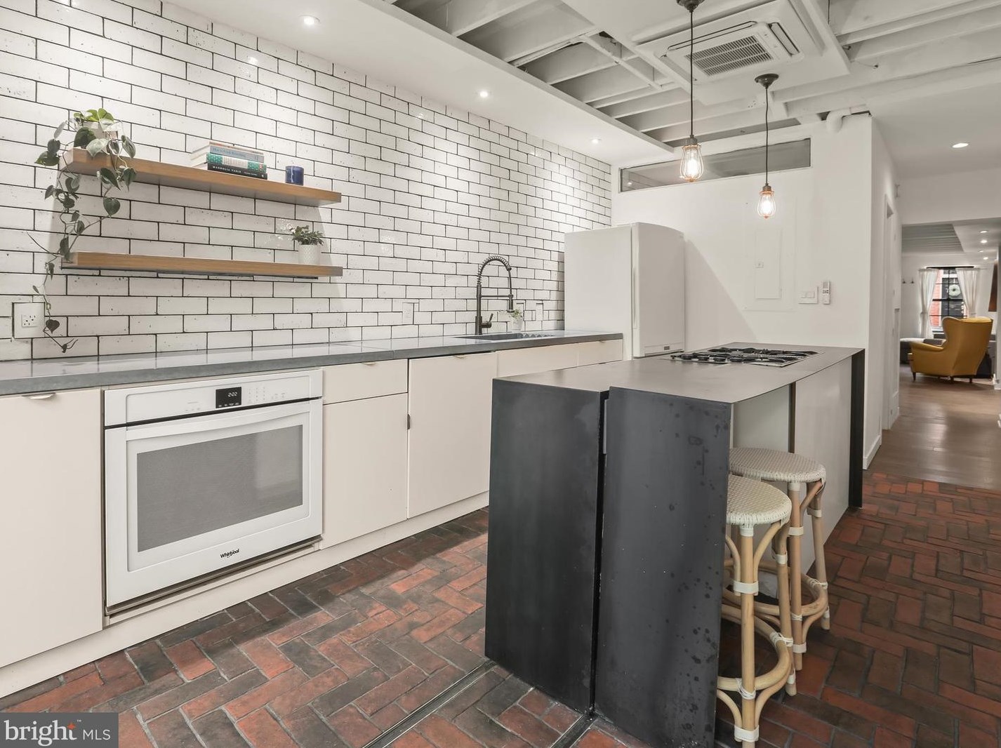 906 Decker Ave, Baltimore MD  21224-4939 exterior