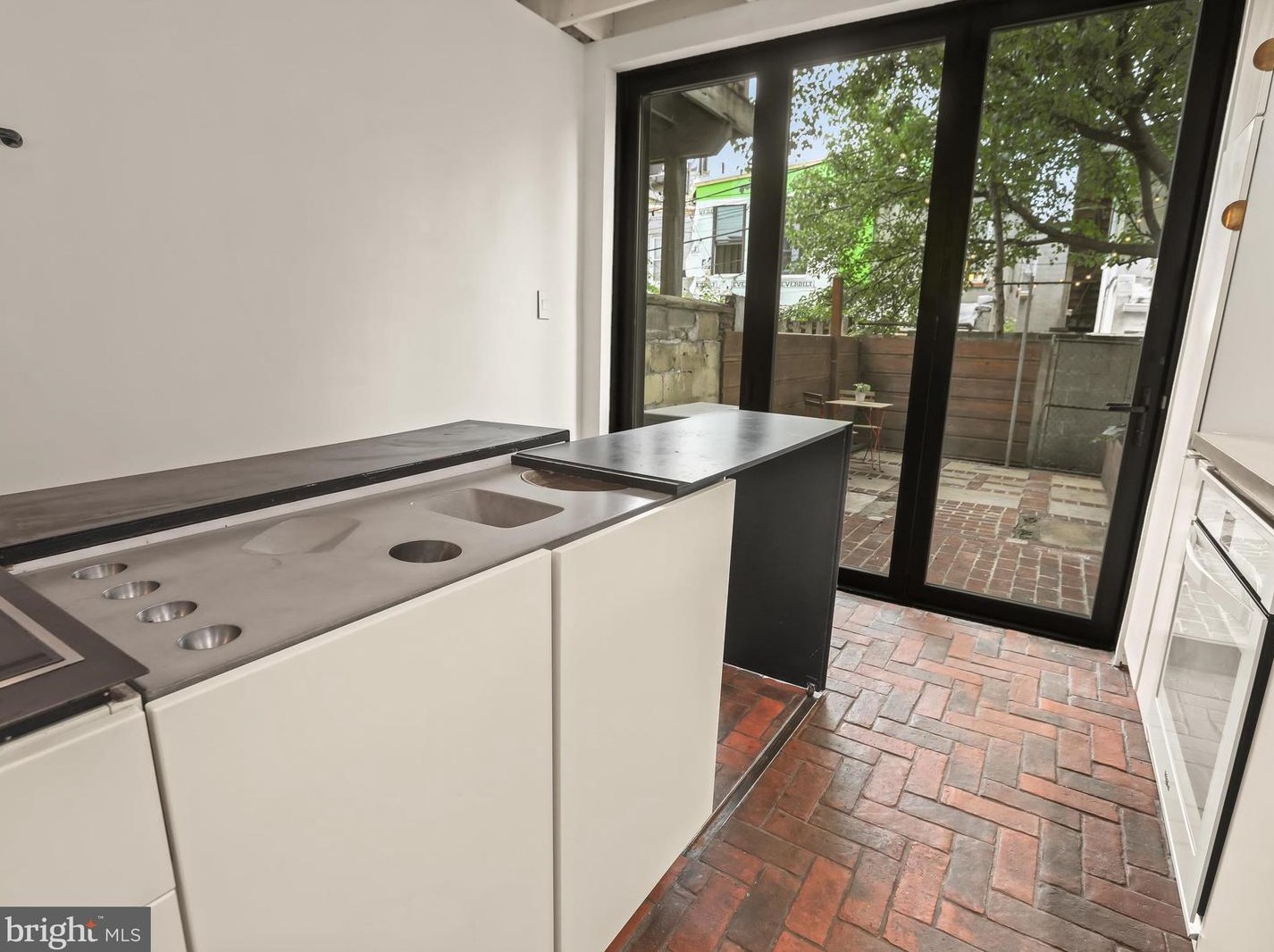 906 Decker Ave, Baltimore MD  21224-4939 exterior