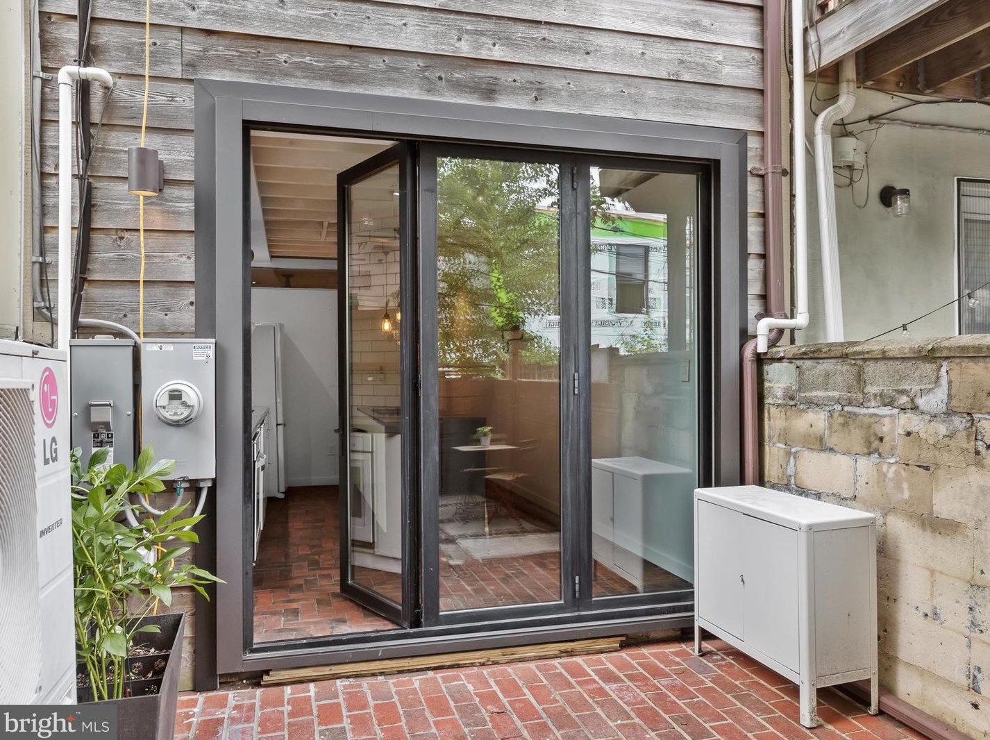 906 Decker Ave, Baltimore MD  21224-4939 exterior