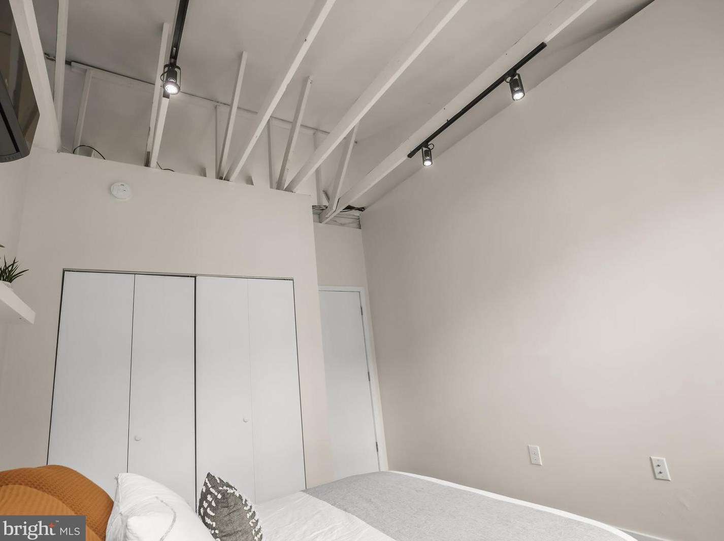 906 Decker Ave, Baltimore MD  21224-4939 exterior