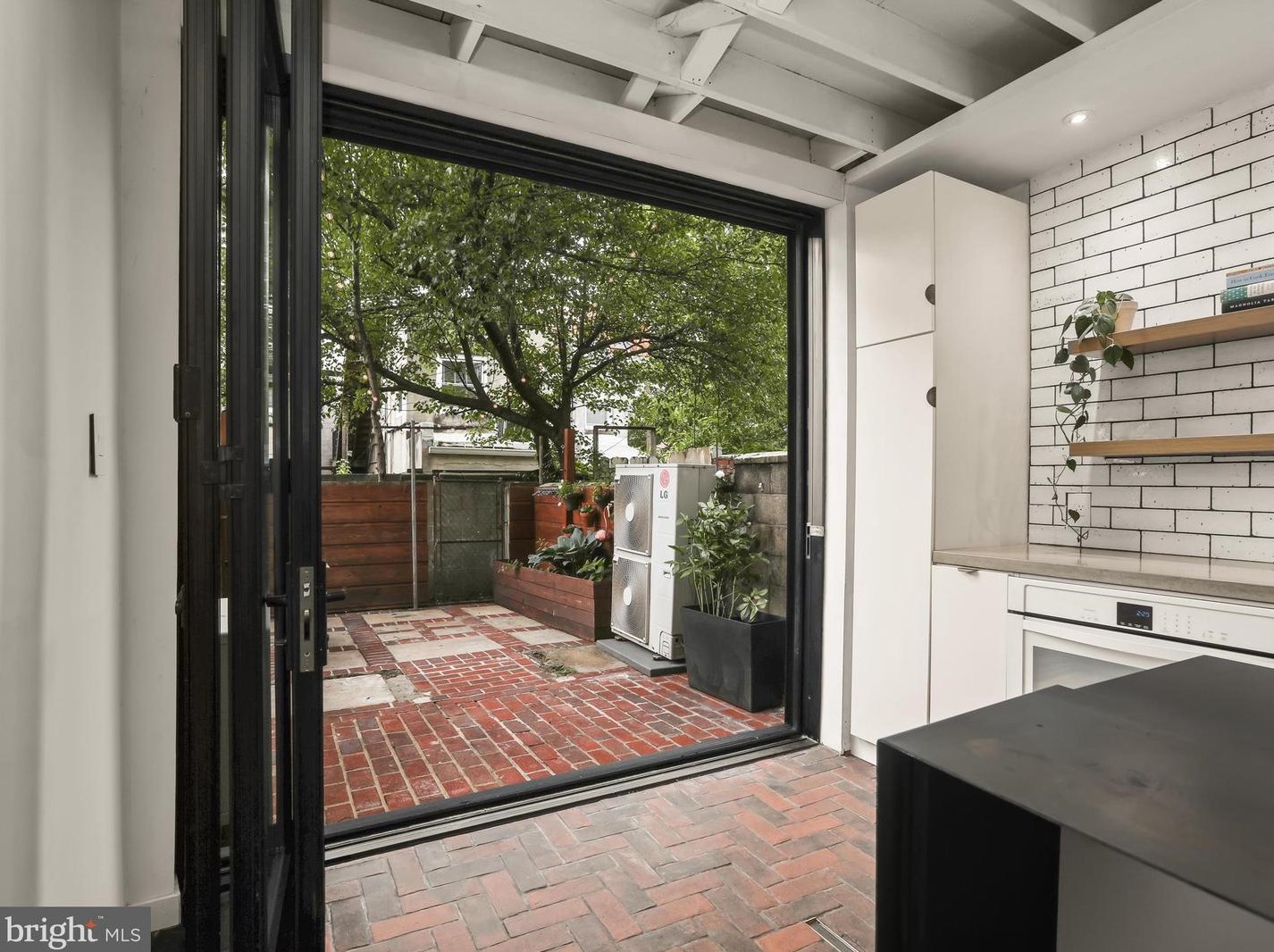 906 Decker Ave, Baltimore MD  21224-4939 exterior