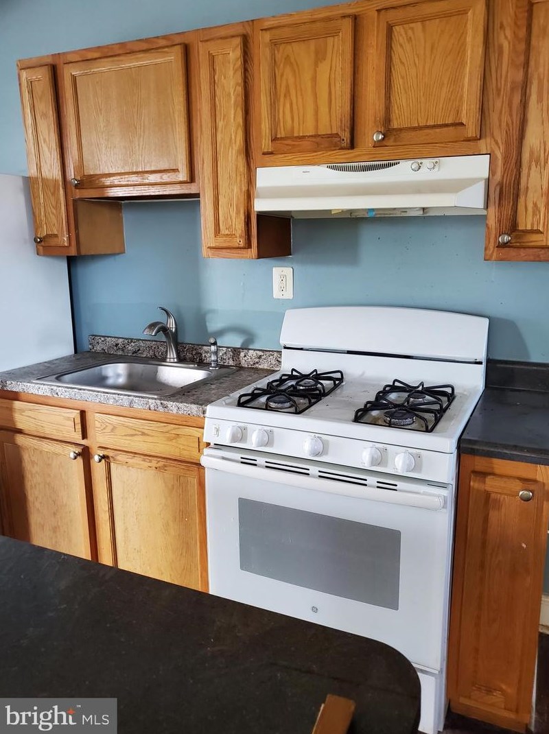 804 Belgian Ave, Baltimore MD 21218-1220 exterior