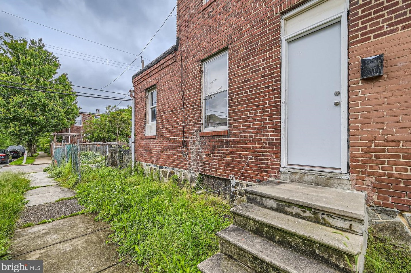 3100 Kenyon Ave, Baltimore MD  21213-2122 exterior