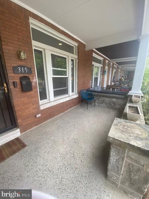 315 29th St, Baltimore, MD 21218-2910