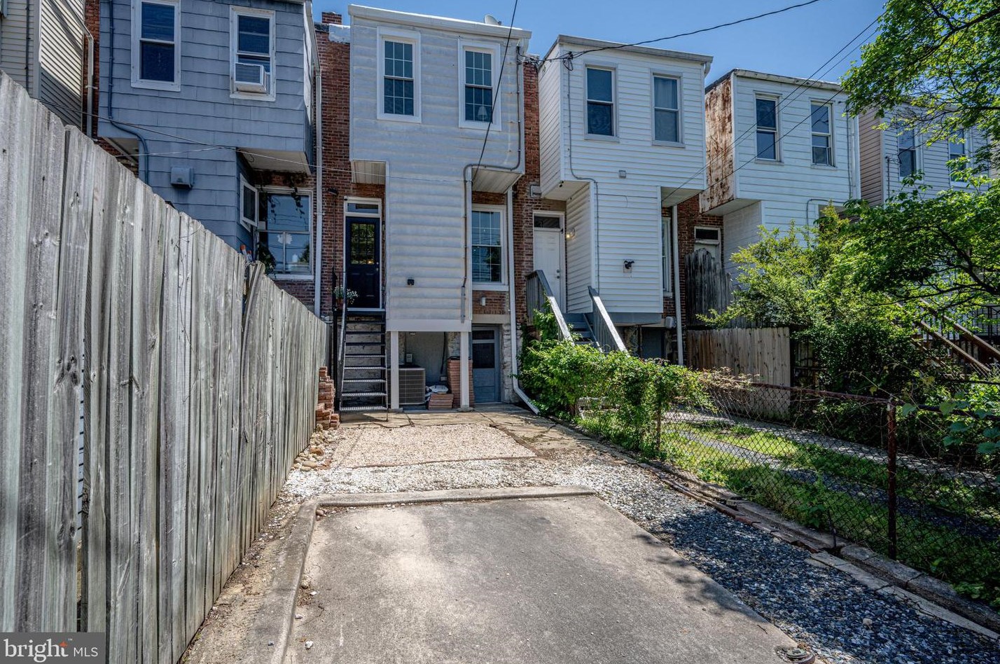 4022 Falls Rd, Baltimore MD  21211-1740 exterior