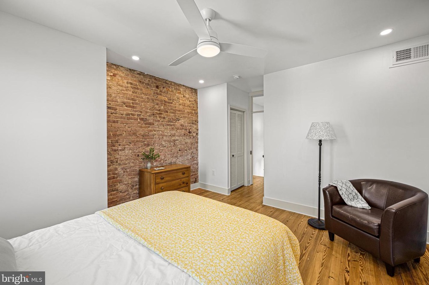 4022 Falls Rd, Baltimore MD  21211-1740 exterior