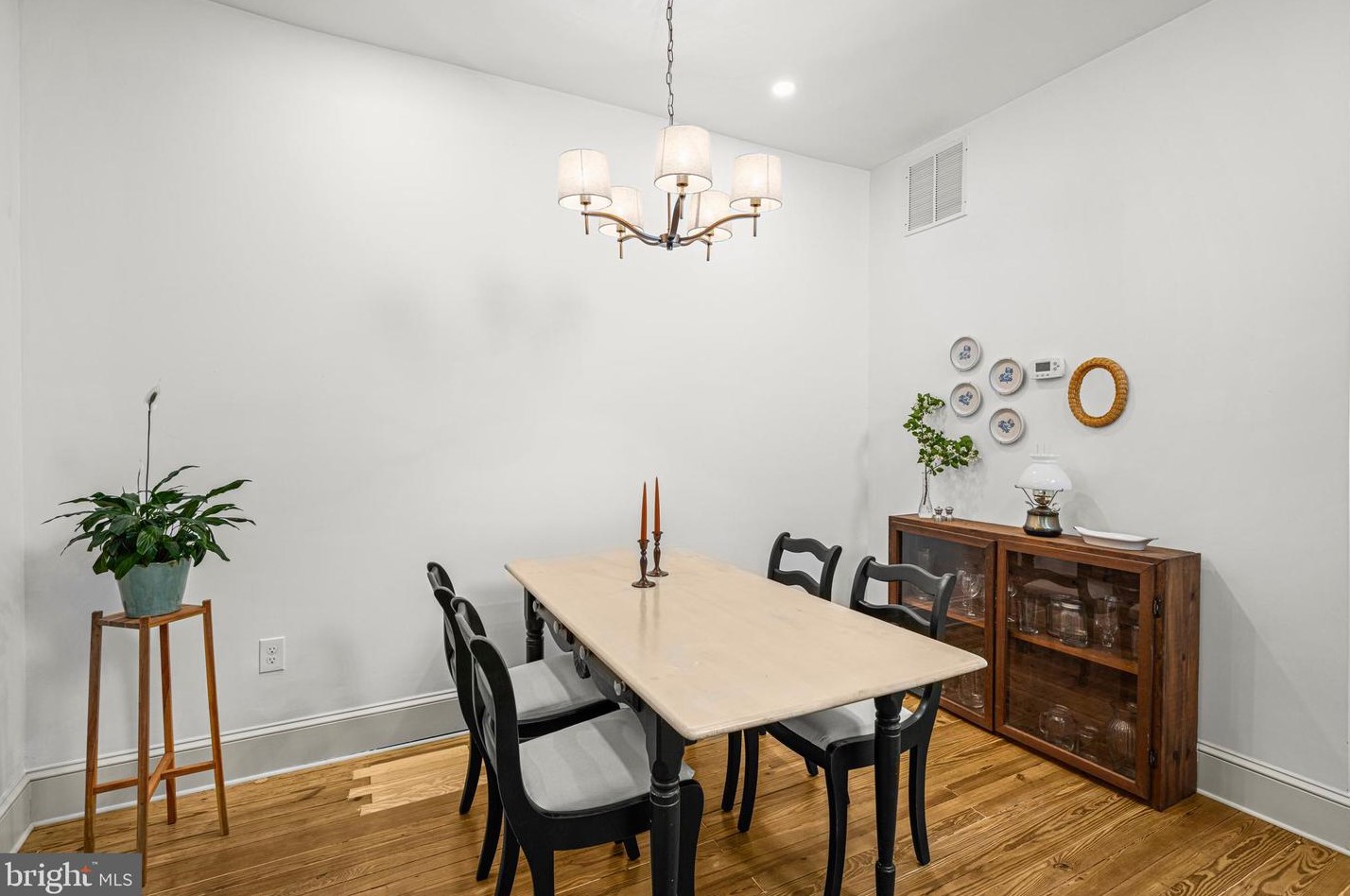 4022 Falls Rd, Baltimore MD  21211-1740 exterior