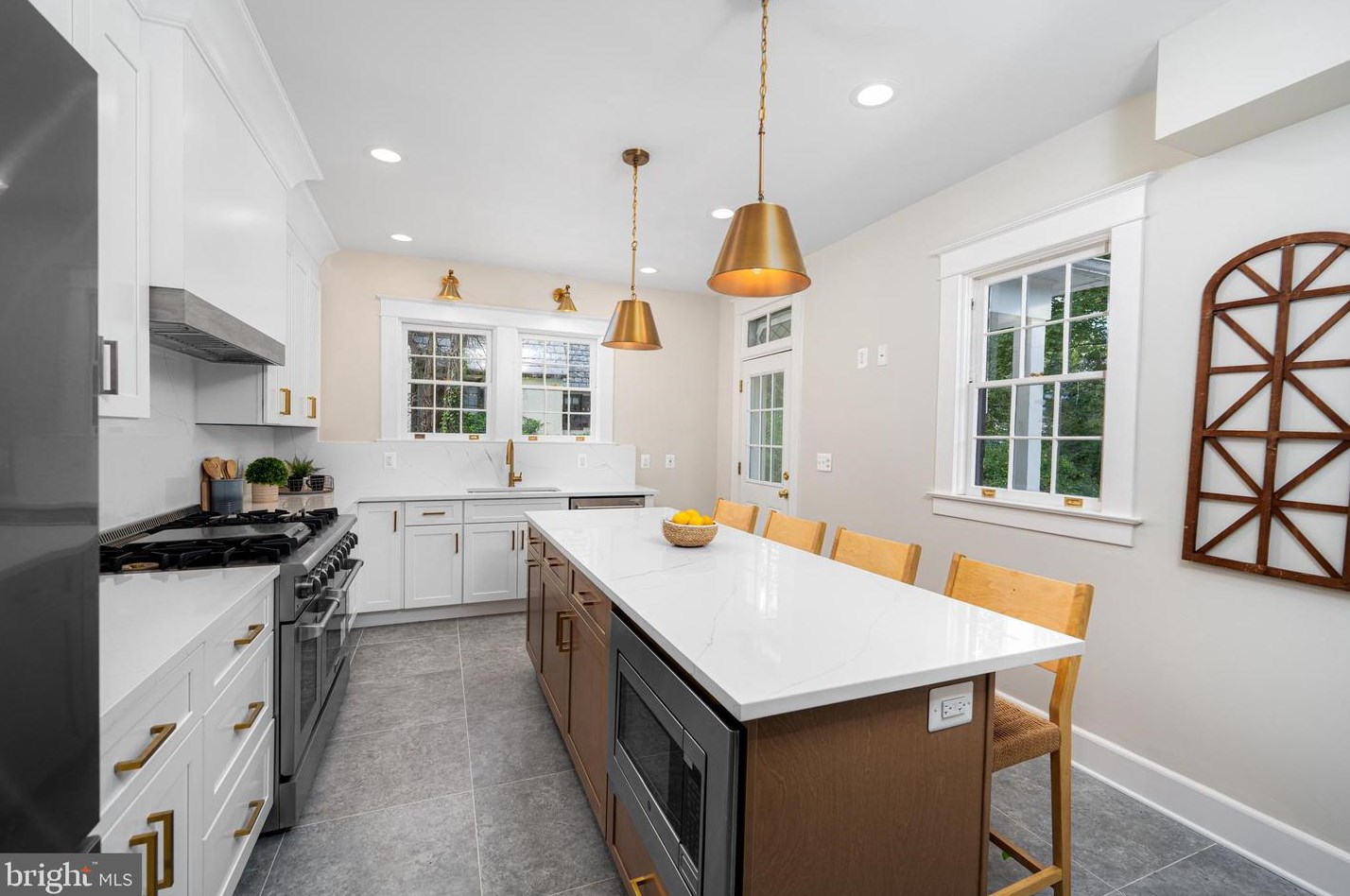 4405 Underwood Rd, Baltimore MD 21218-1151 exterior