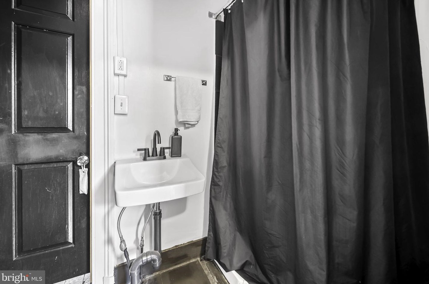 1405 Hollins St, Baltimore MD  21223-2417 exterior