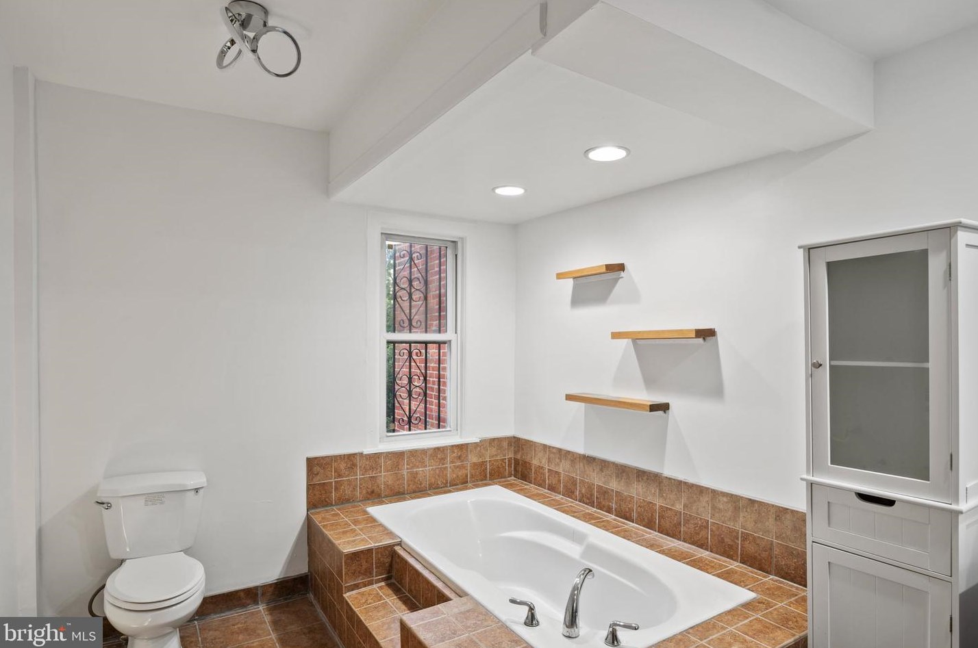 808 Hollins St, Baltimore MD  21201-1004 exterior