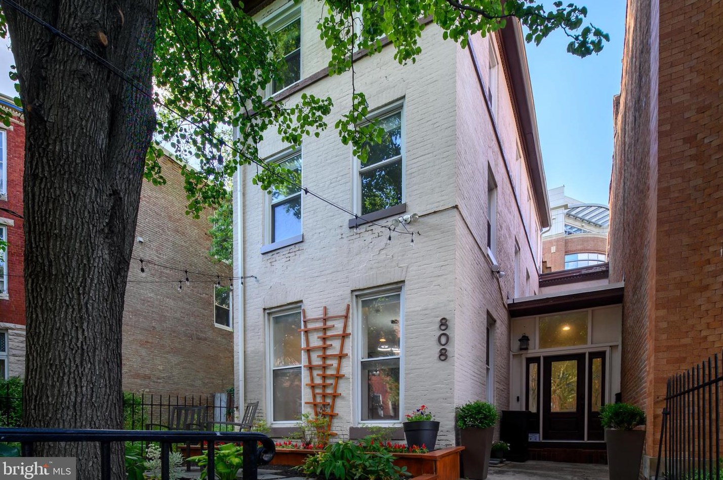 808 Hollins St, Baltimore MD  21201-1004 exterior